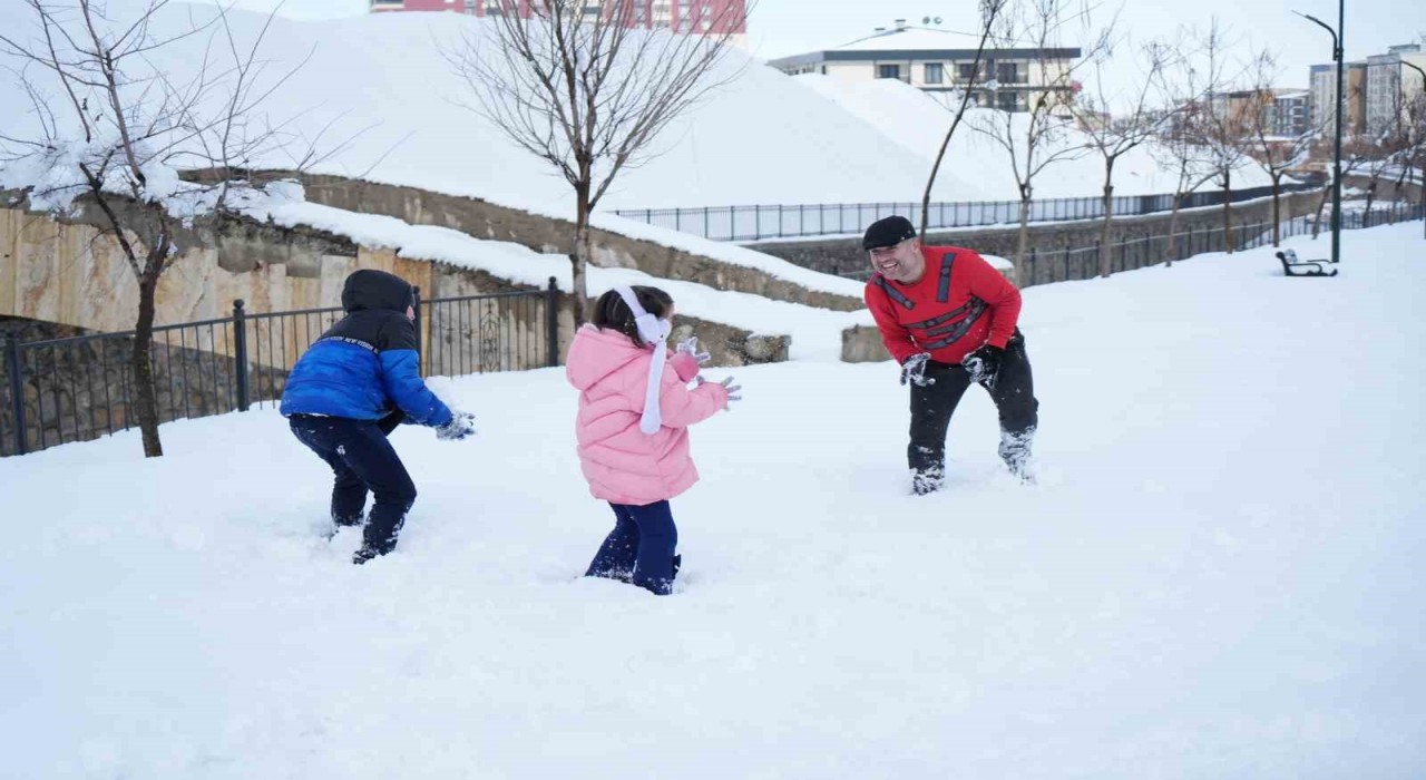 Muşta okullar 1 gün tatil edildi