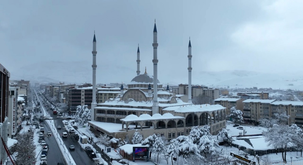 Muşun karla kaplı eşsiz güzellikleri havadan görüntülendi