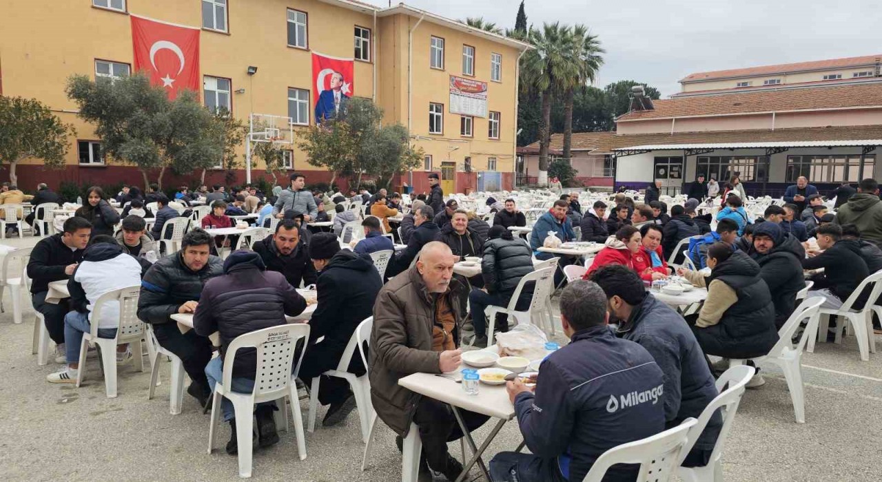 Nazillide meslek liselilere keşkek ikramı