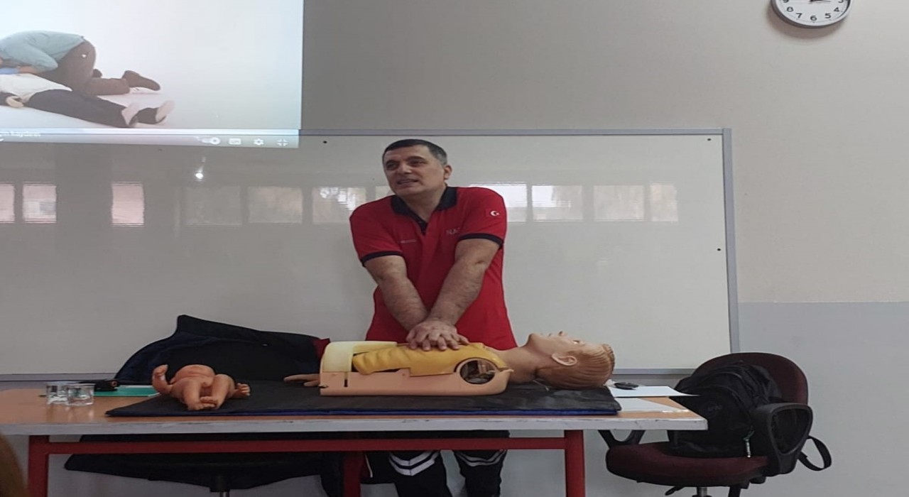 Nazillide üniversite öğrencilerine İlk Yardım ve Afet Öncesi Hazırlık eğitimi