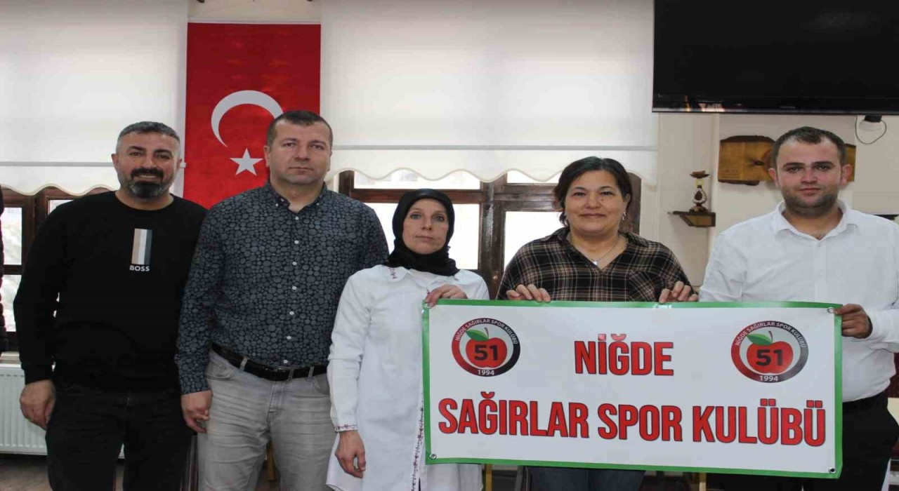 Niğde Sağırlar Spor Kulübü Derneğinde Mücayip Yıldırım güven tazeledi