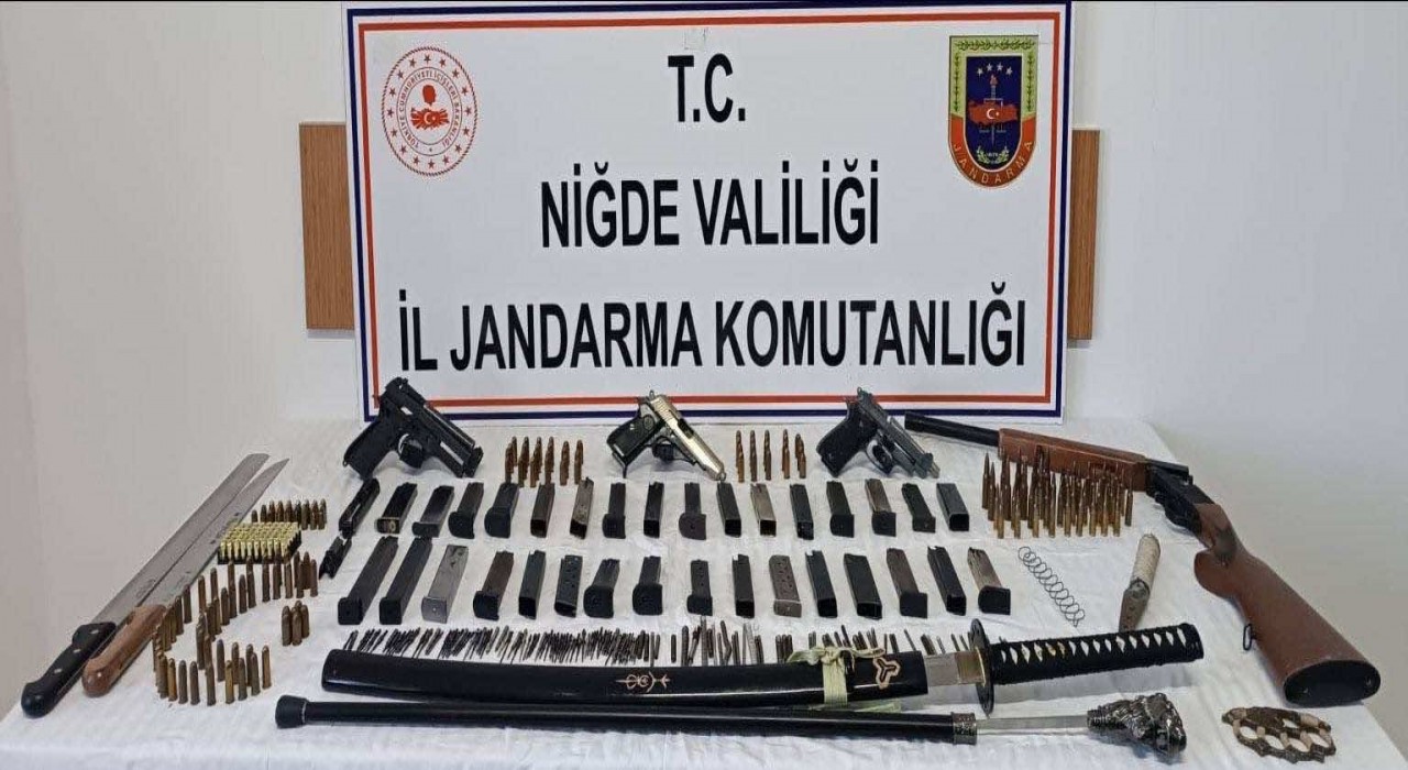 Niğdede ruhsatsız silah operasyonu