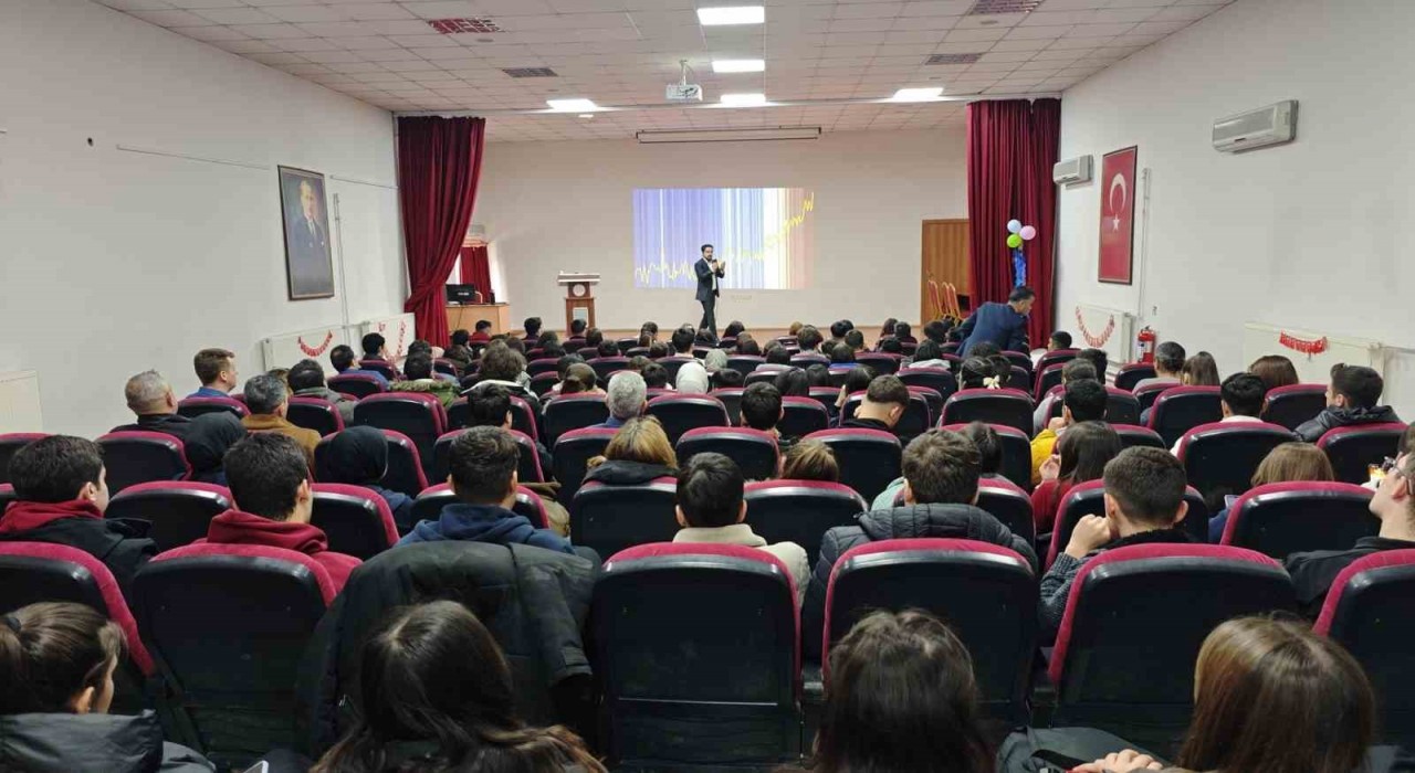 Niğdede Su Gönüllüleri Sahada projesi kapsamında lise öğrencilerine eğitim verildi