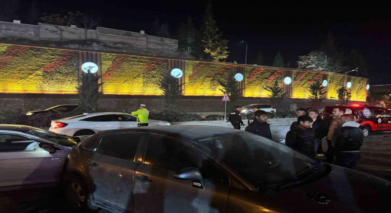 Niğdede zincirleme trafik kazası: 4 yaralı