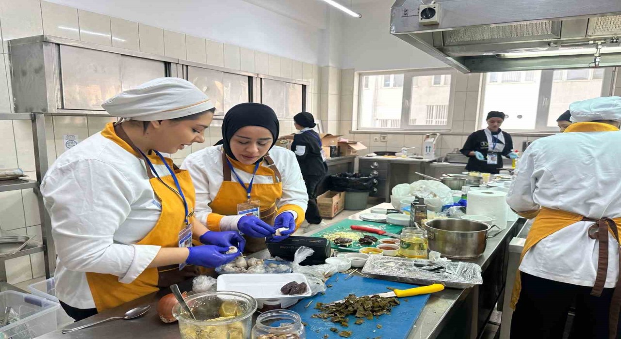 Gastronomi öğrencileri hünerlerini sergiliyor