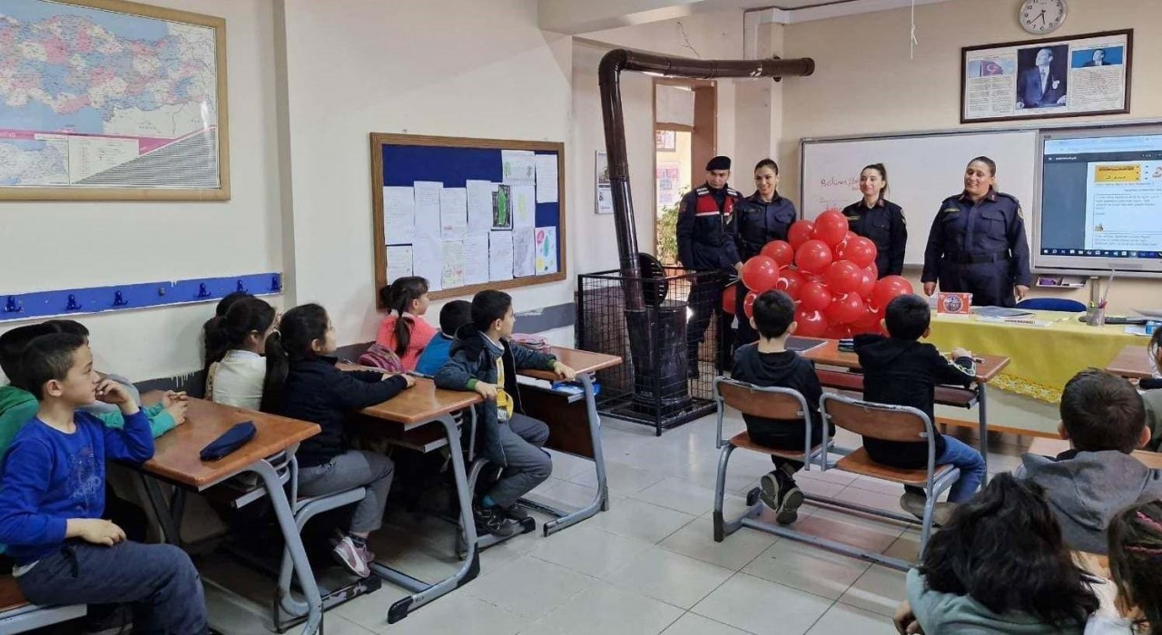 Öğrenciler, Güvenlik okul güvenli gelecek projesi kapsamında bilgilendiriliyor