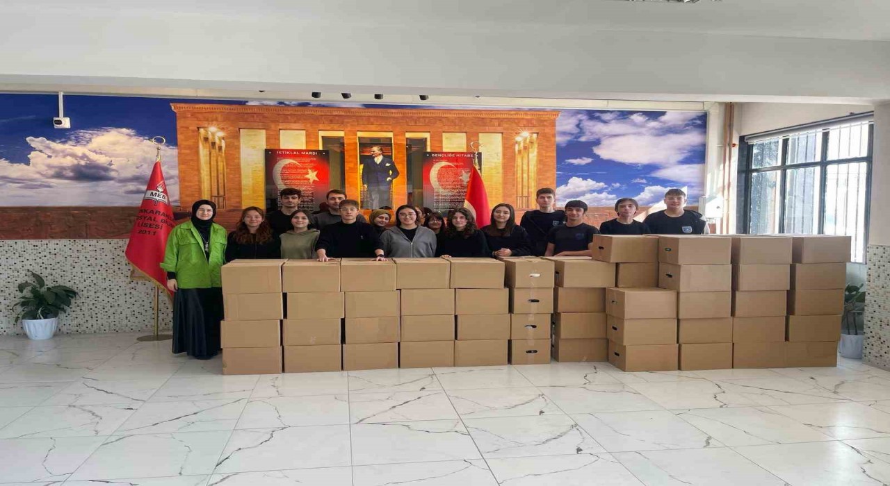 Öğrenciler Ramazan ayı öncesi gıda kolisi dağıttı