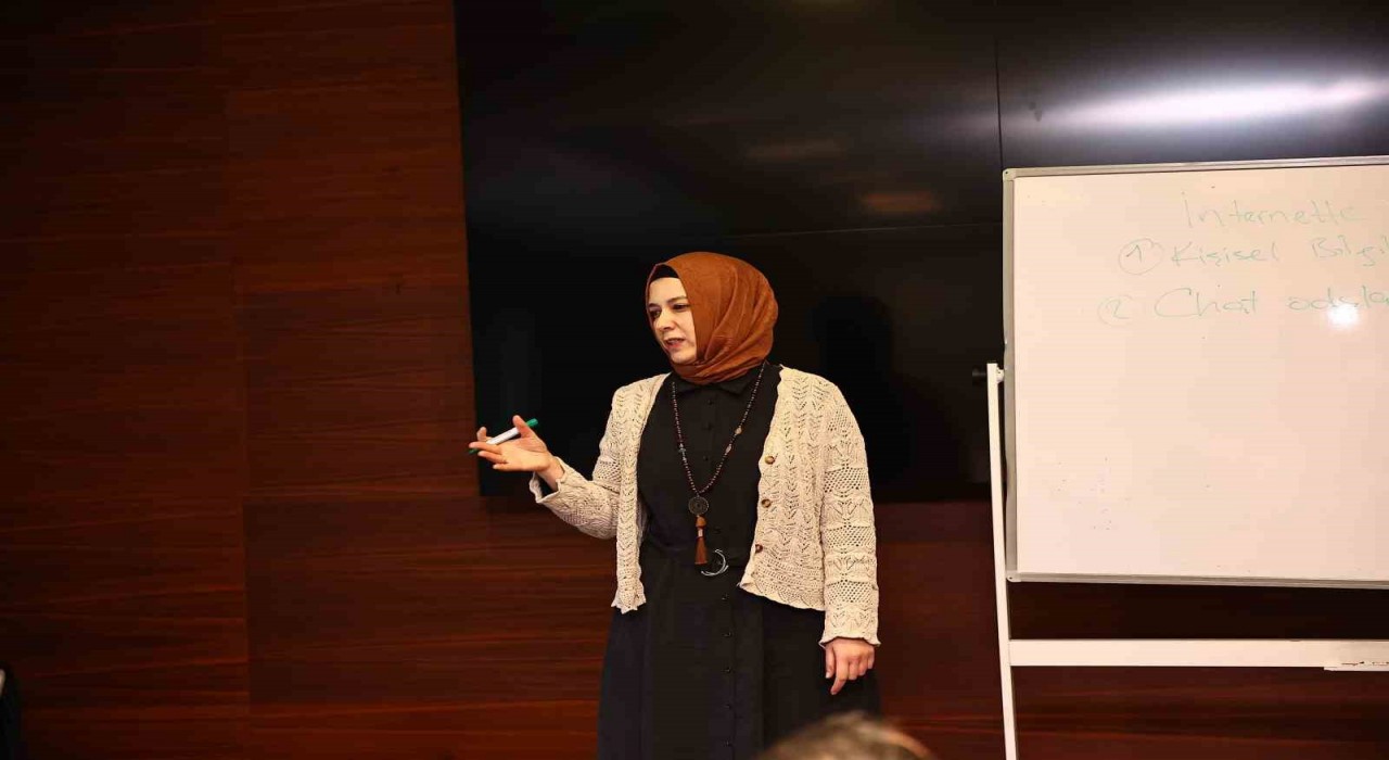 Öğrencilere yönelik internette güvende olmak çalışması düzenlendi