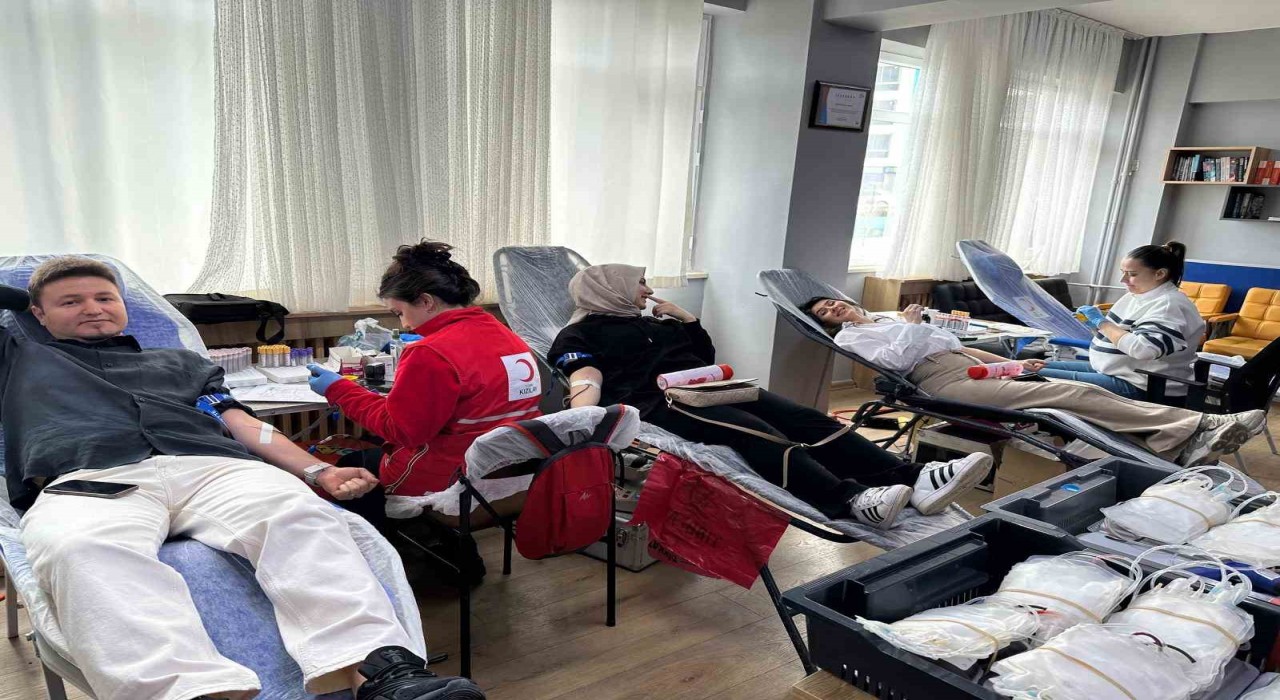 Okulda kan bağışı kampanyası: 1 günde 142 ünite kan bağışı yapıldı