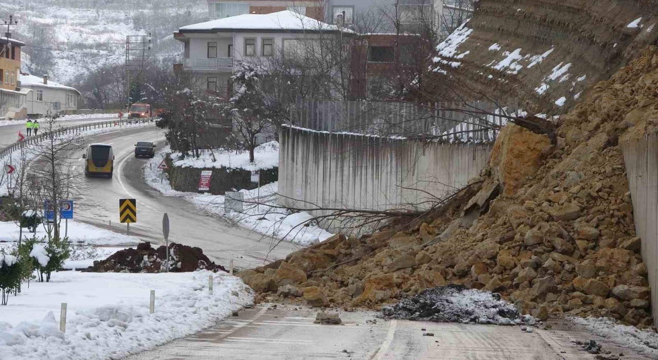 Orduda heyelan anı kamerada