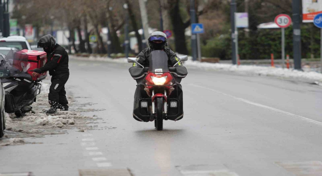 Orduda kar nedeniyle motosiklet ve motokuryelerin trafiğe çıkışı yasaklandı