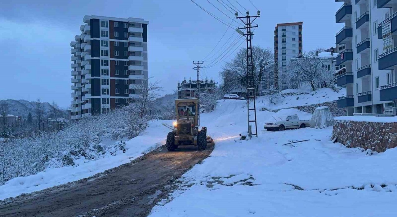 Orduda karla mücadele sürüyor