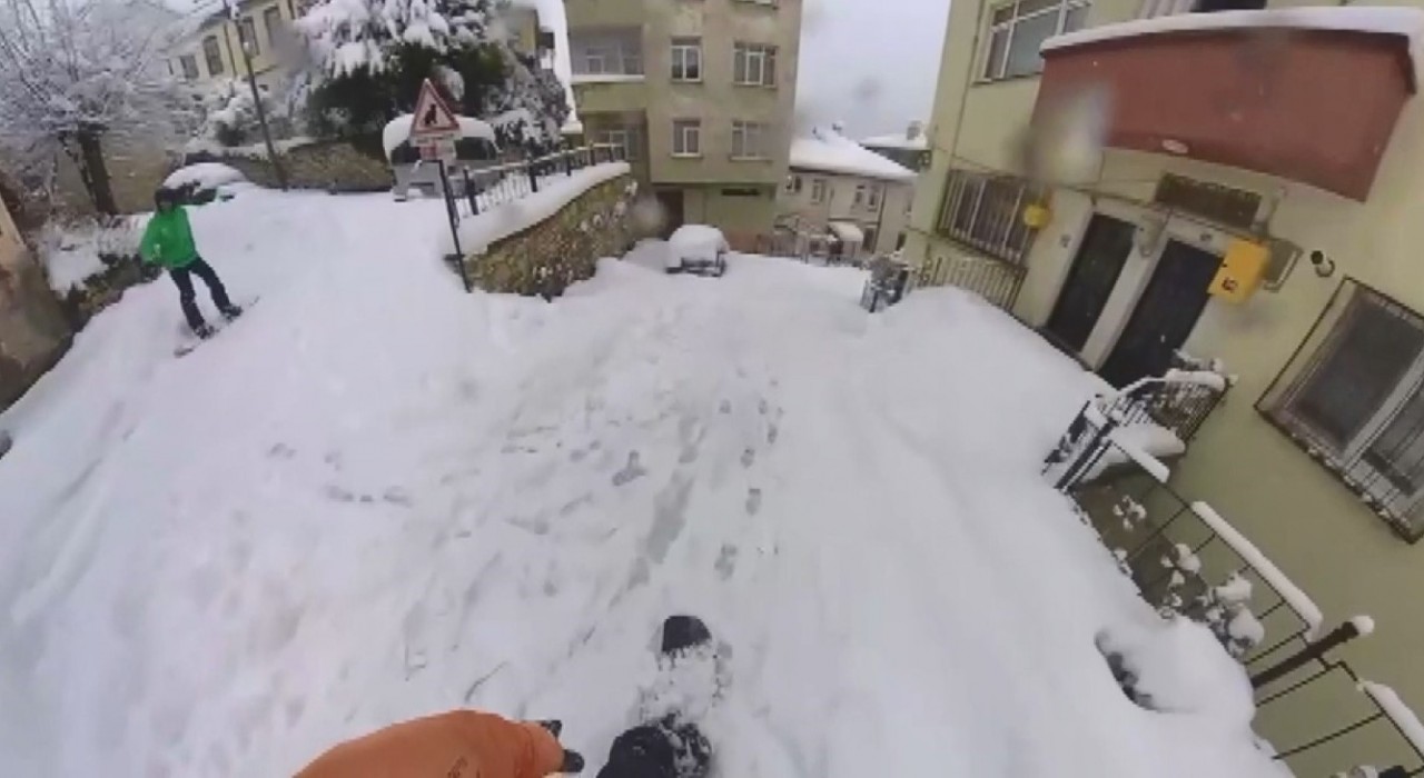 Ordunun karla kaplanan sokaklarına ‘snowboard
