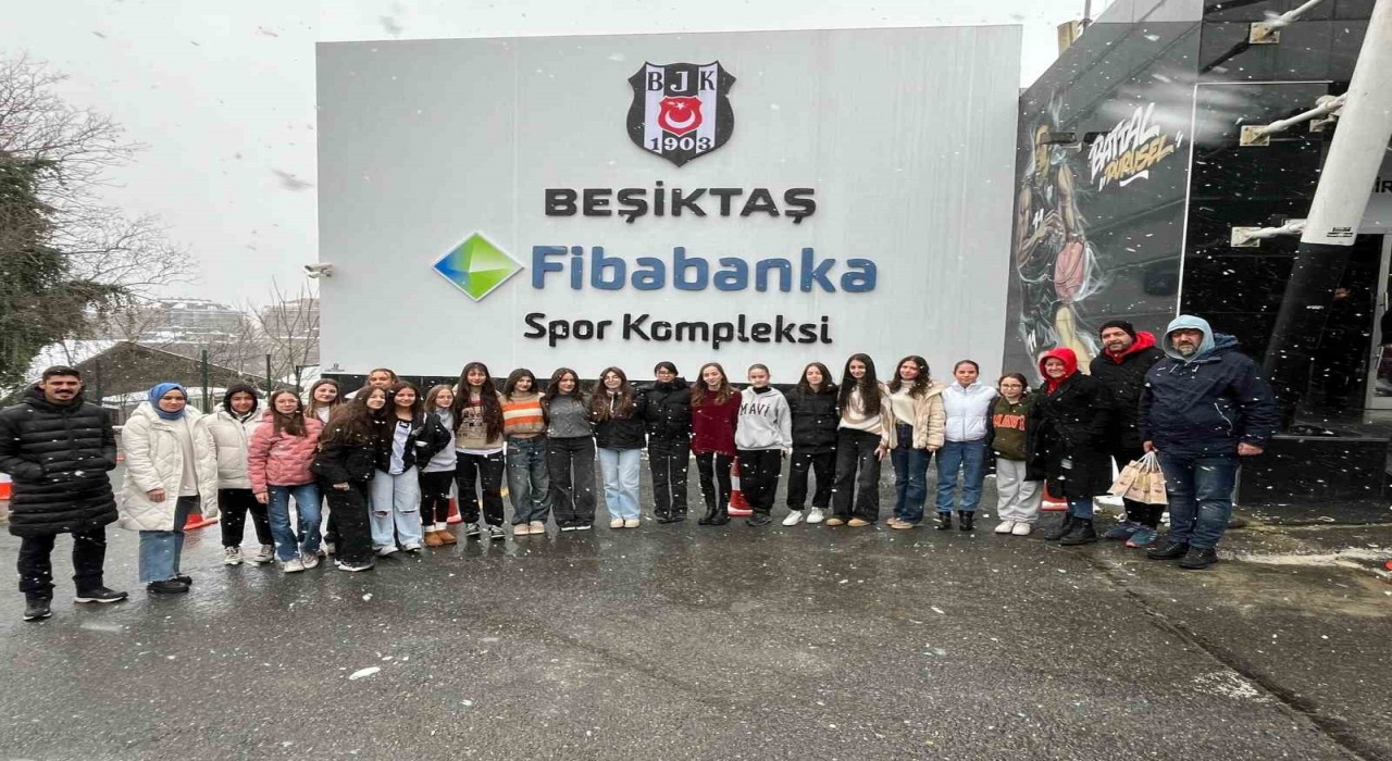 Osmanelispor Voleybol Takımı oyuncuları İstanbulda unutulmaz bir gün geçirdi
