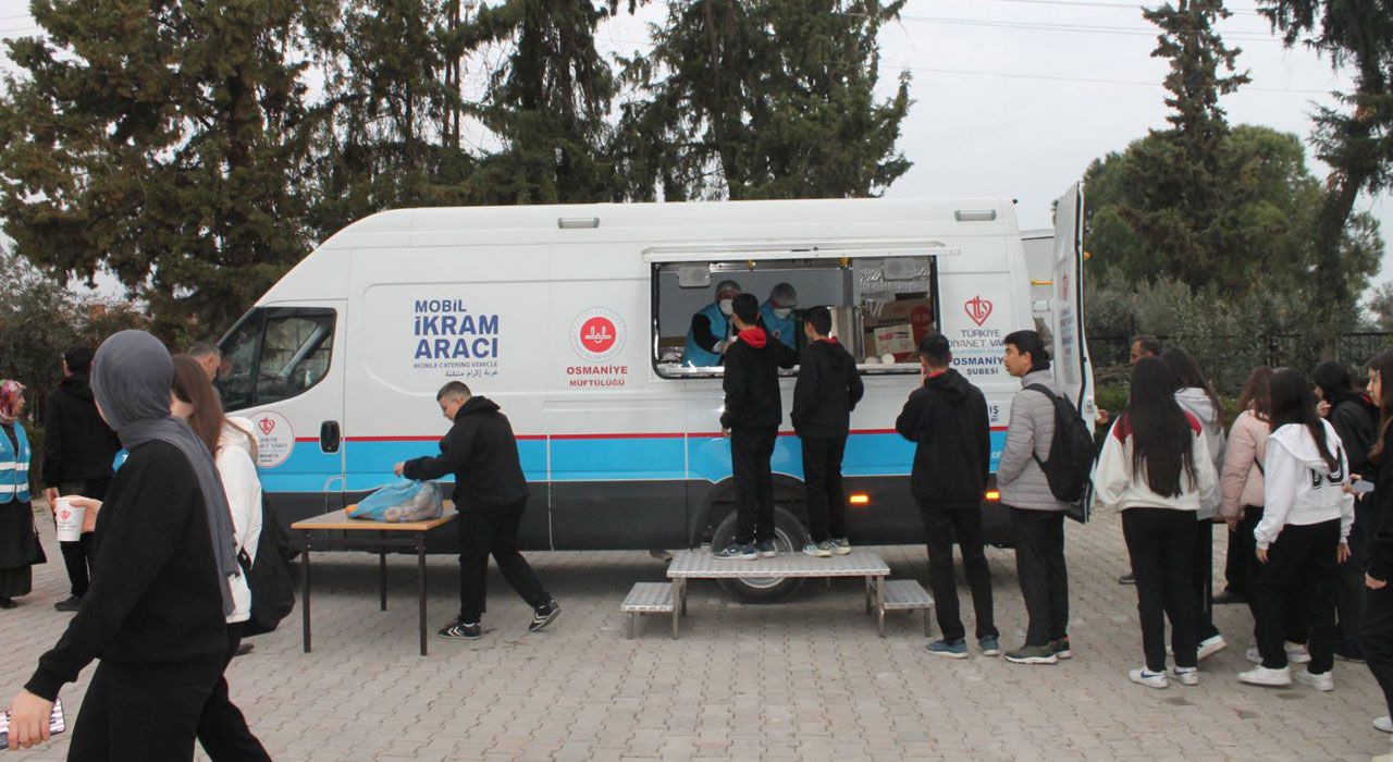 Osmaniye Müftülüğünden Öğrencilere Sıcak Çorba İkramı