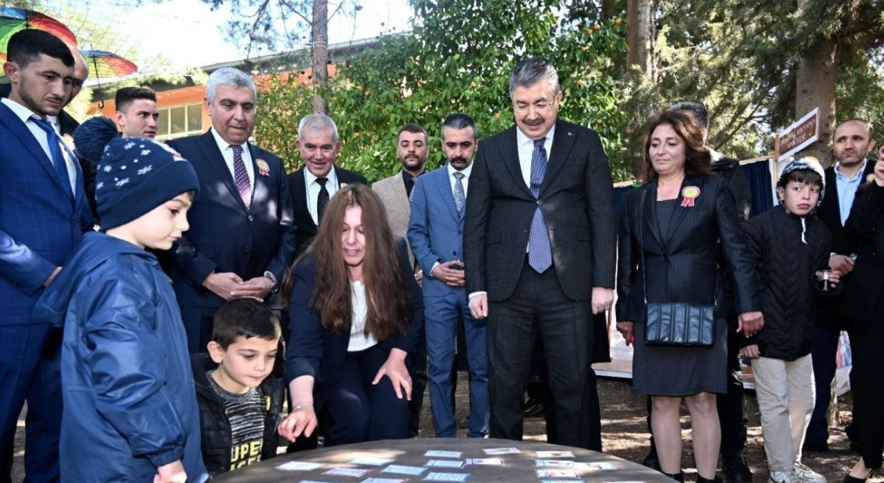 Osmaniye Valisi Yılmaz, Duvarsız Sınıfı Ziyaret Etti