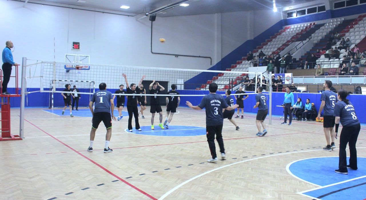 Osmaniye’de Dumansız Hava Sahası Voleybol Turnuvası Başladı!