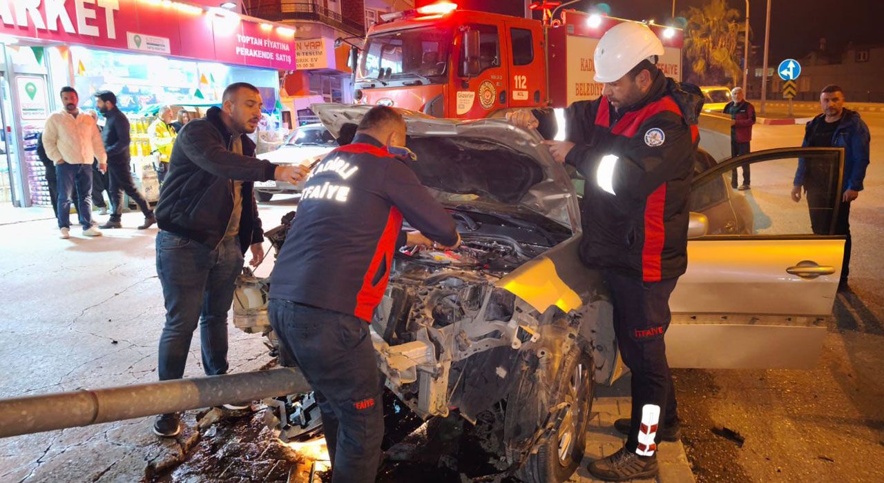 Osmaniye'de İki Otomobil Çarpıştı: 2 Yaralı