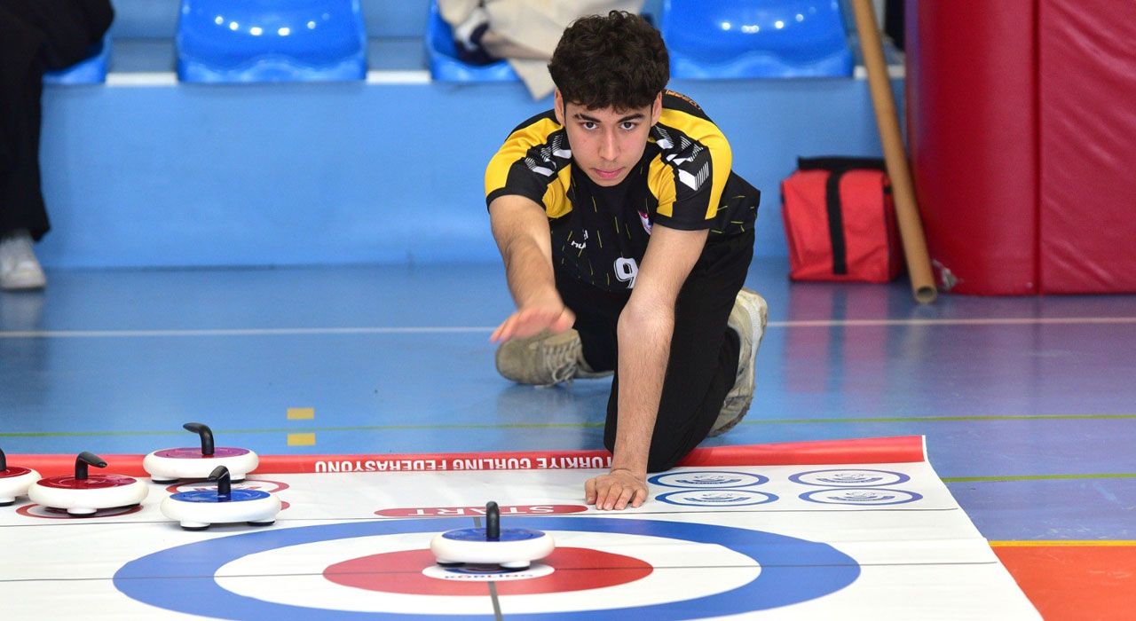Osmaniye’de Okul Sporları Flor Curling Turnuvası Sona Erdi