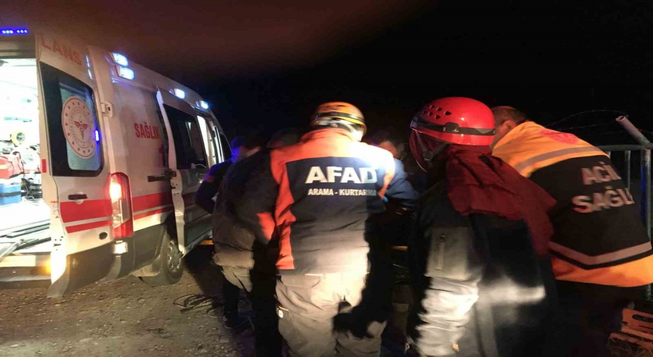 Osmaniyede otomobil sulama kanalına devrildi: 1 yaralı