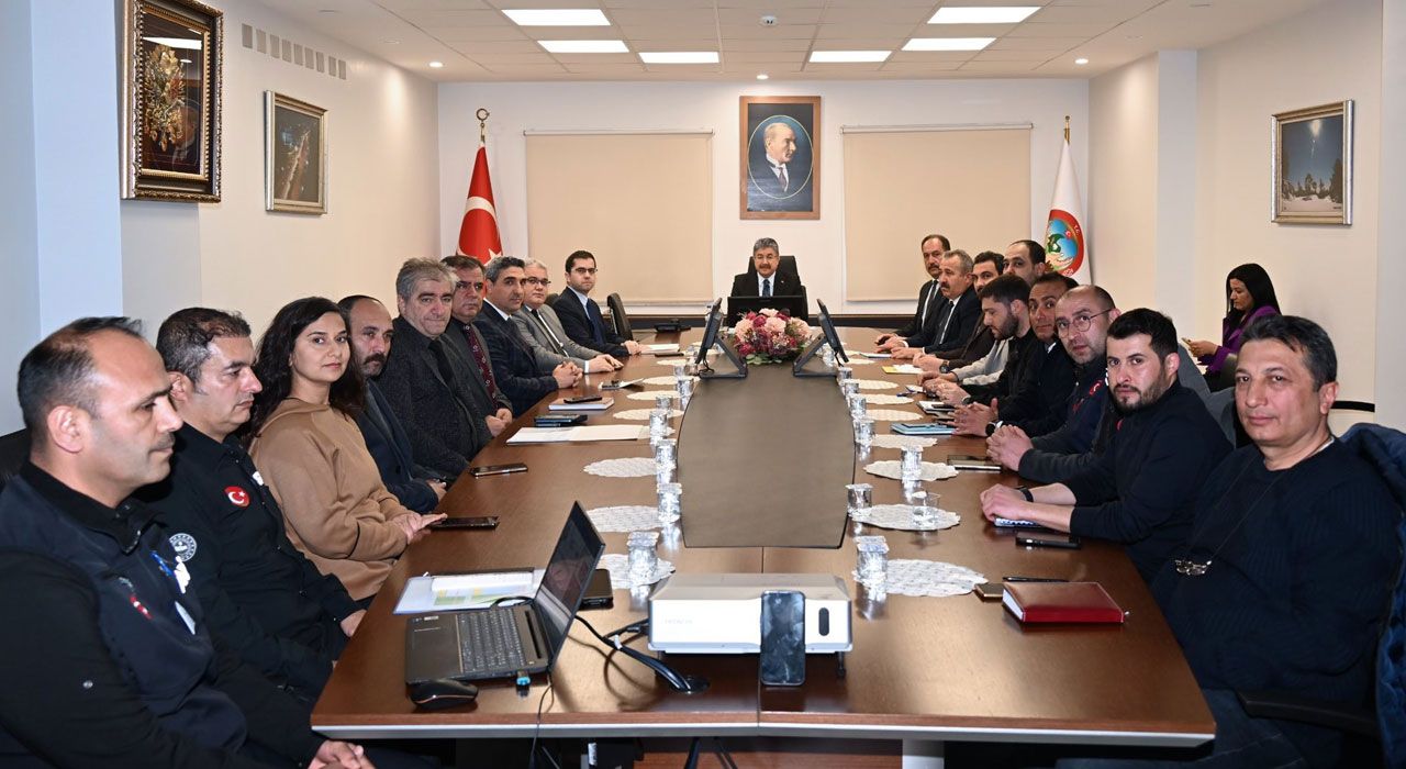 Osmaniye’de TOKİ Deprem Konutları İçin Koordinasyon Toplantısı Düzenlendi