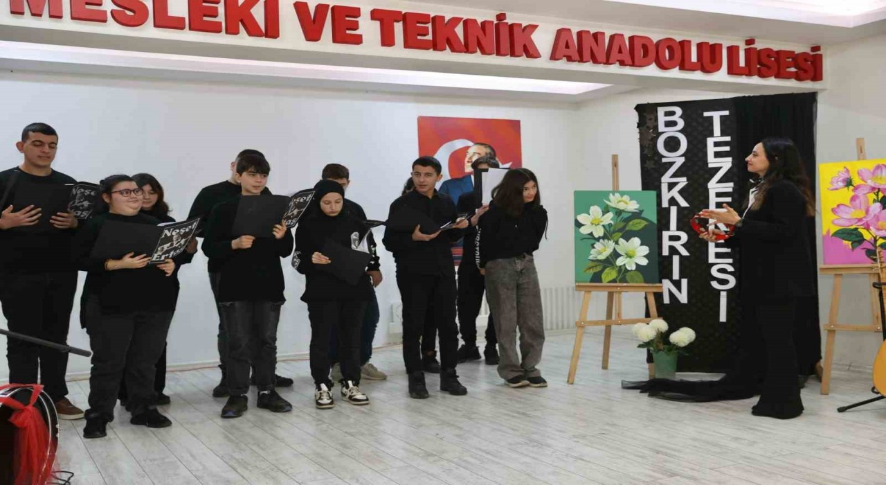 Özel öğrenciler Neşet Ertaşı unutmadı