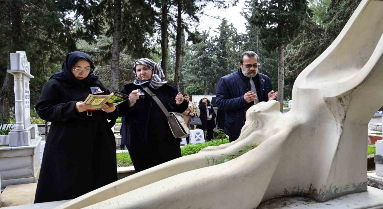 Özgecan Aslan, ölümünün 10uncu yılında mezarı başında anıldı