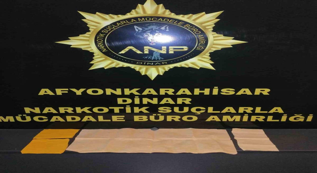Peçeteye emdirilmiş uyuşturucu ile yakalanan 2 kişi tutuklandı