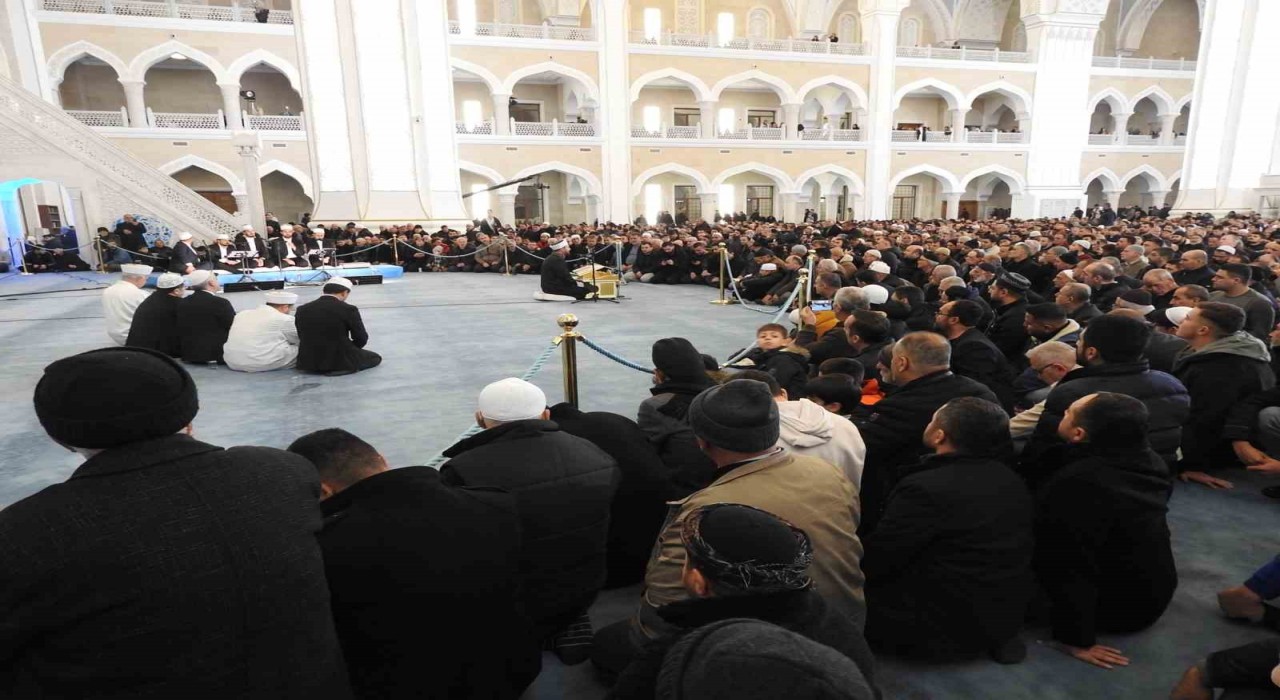 Ramazanın müjdecisi Berat Kandili Gaziantepte dualarla idrak edildi