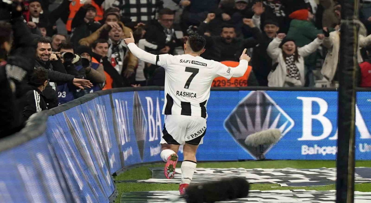 Rashica, ligdeki 2. golünü Trabzonspora attı