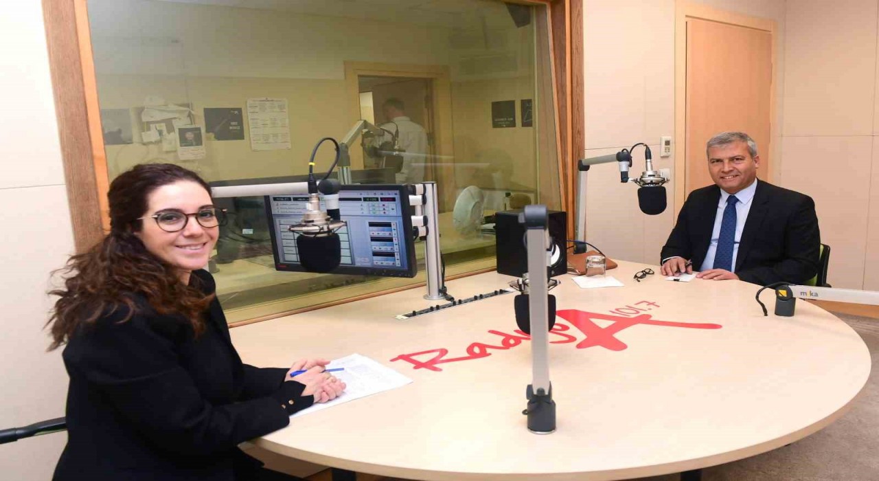 Rektör Adıgüzel, Dünya Radyo Gününde Radyo Aya konuk oldu