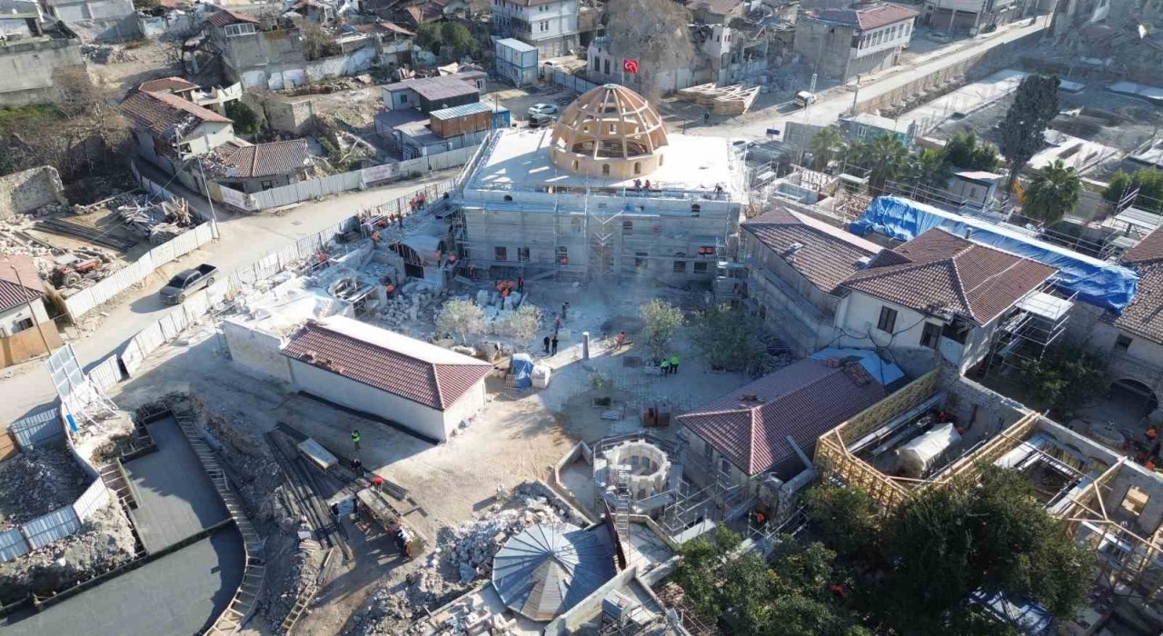 Restorasyon çalışmalarının yüzde 80i tamamlanan Habib-i Neccar Camii, yaz ayında açılması hedefleniyor