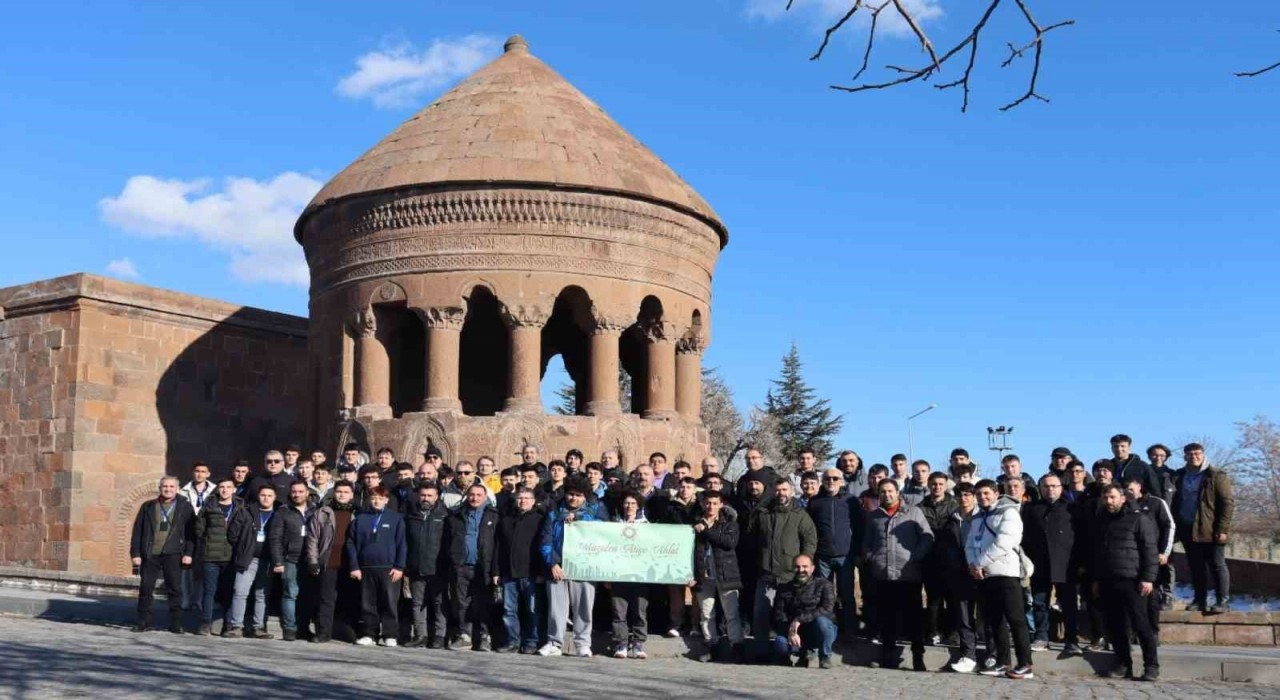 Robot yarışmasında derece alan öğrenciler Ahlatta ağırlandı