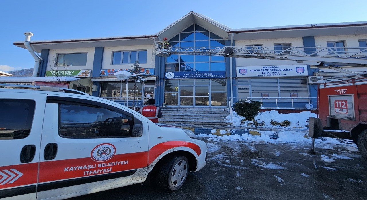 Saçak buzları ekipleri harekete geçirdi