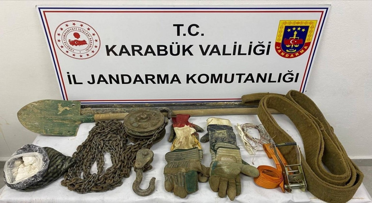 Safranboluda kaçak kazı yapan 3 kişi suçüstü yakalandı