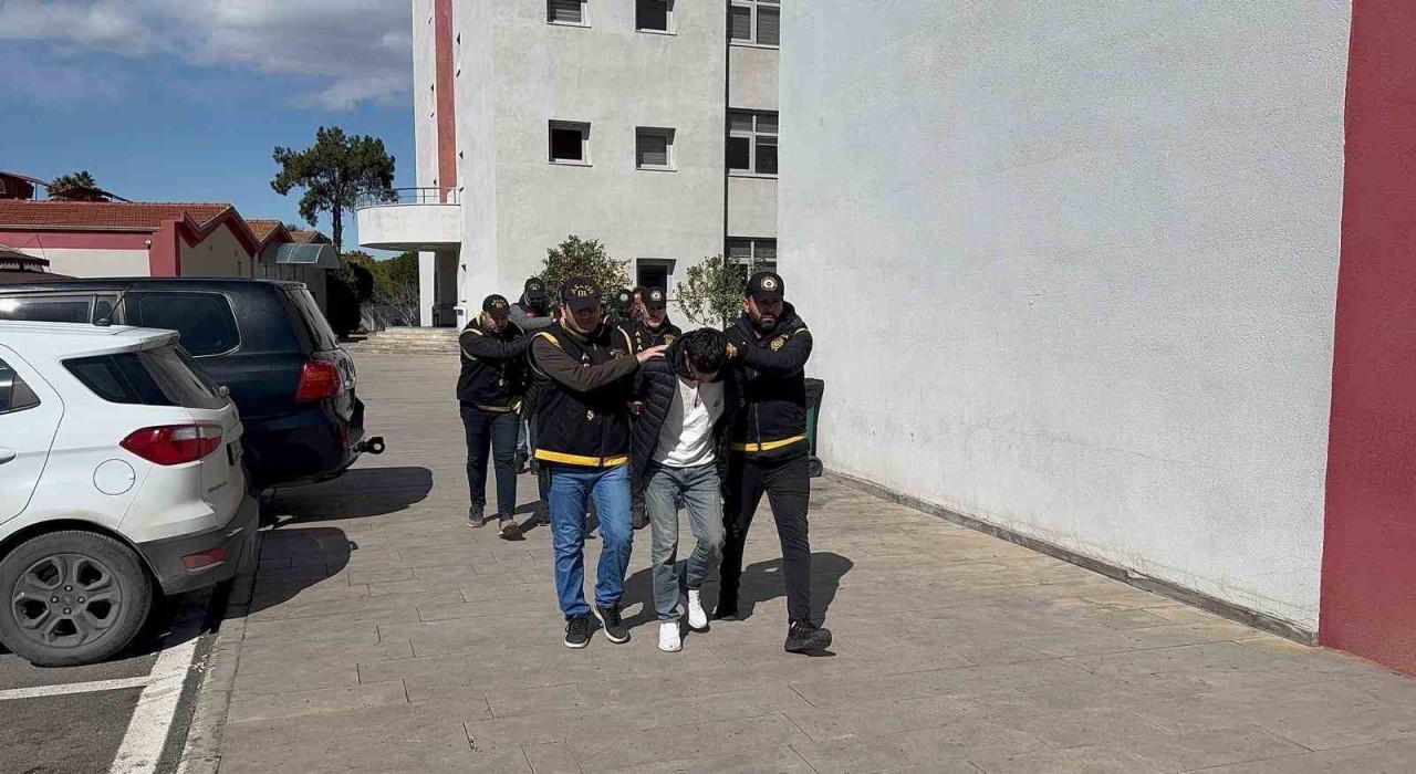 Adana’da Sağlık Kabinine Silahlı Saldırı: 3 Tutuklama