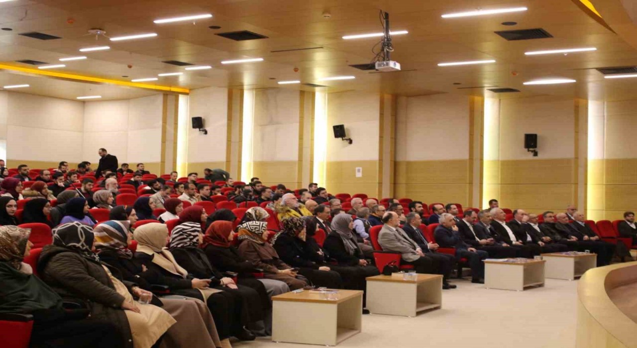 Sakarya Üniversitesinde İlahiyat İlimlerinin Güncel Anlamı konuşuldu