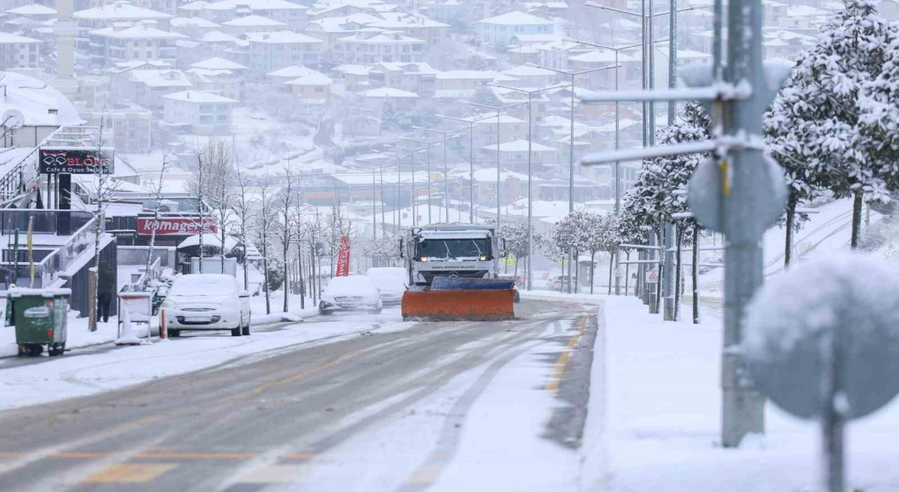 Sakaryada kar sebebi ile kapanan 43 grup yolu ulaşıma açıldı