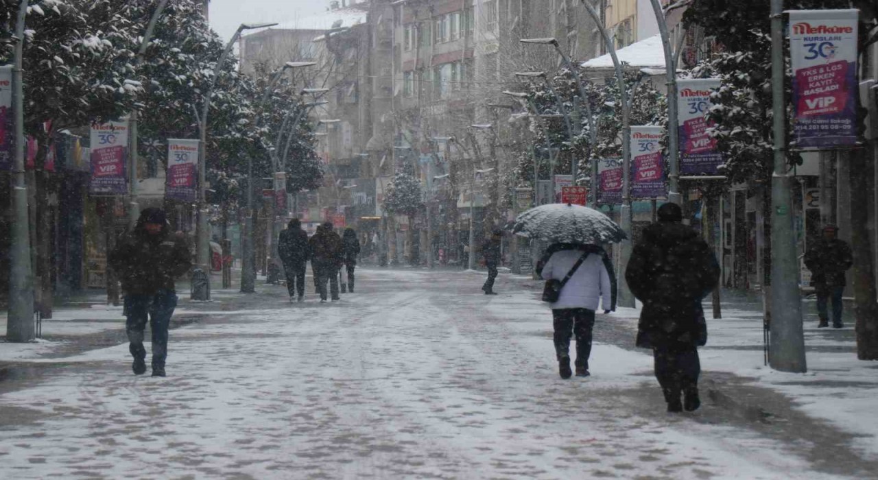 Sakaryada kar yağışı etkisini sürdürüyor