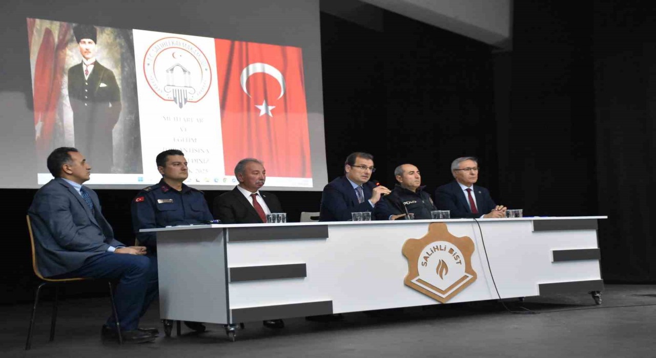 Salihlide ikinci dönem eğitim-öğretim değerlendirme toplantısı