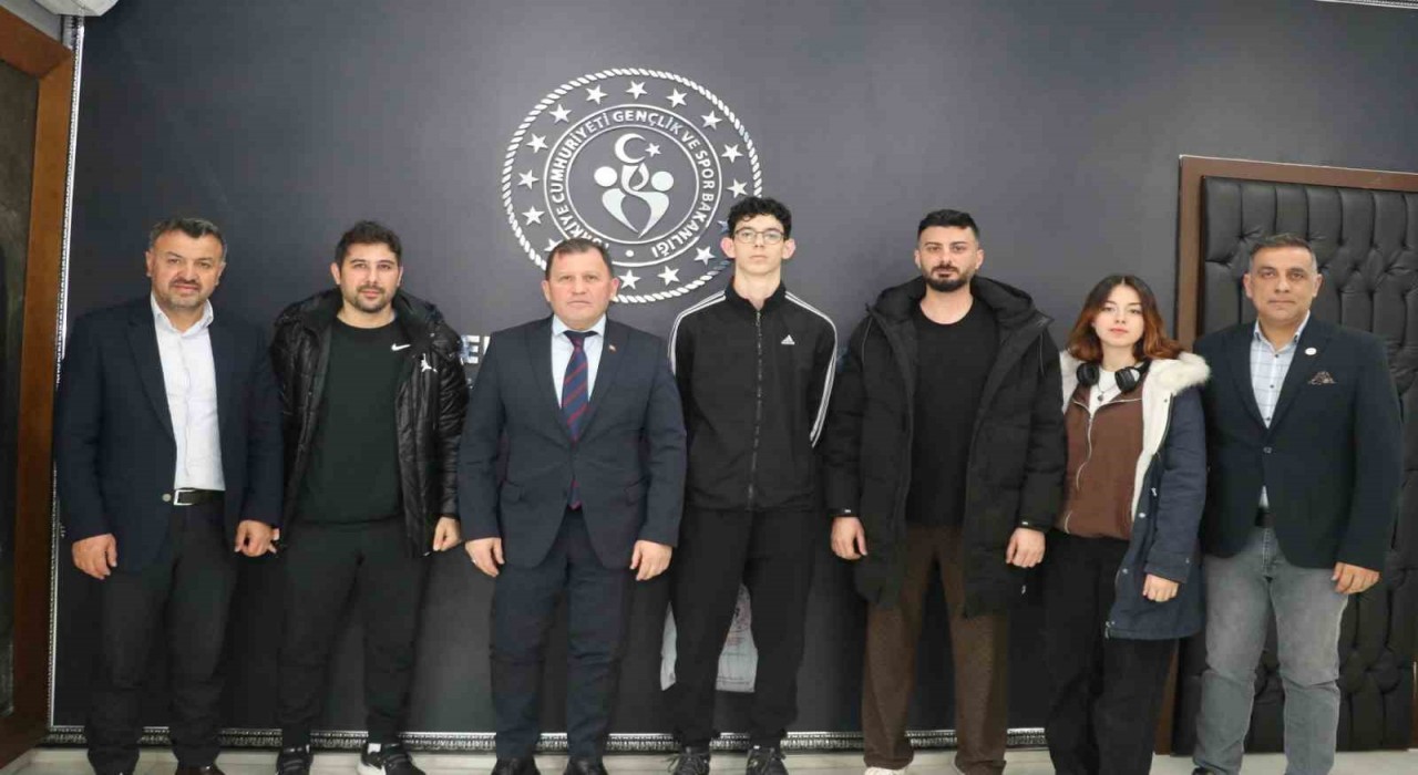 Şampiyonlardan Kabakcıya ziyaret