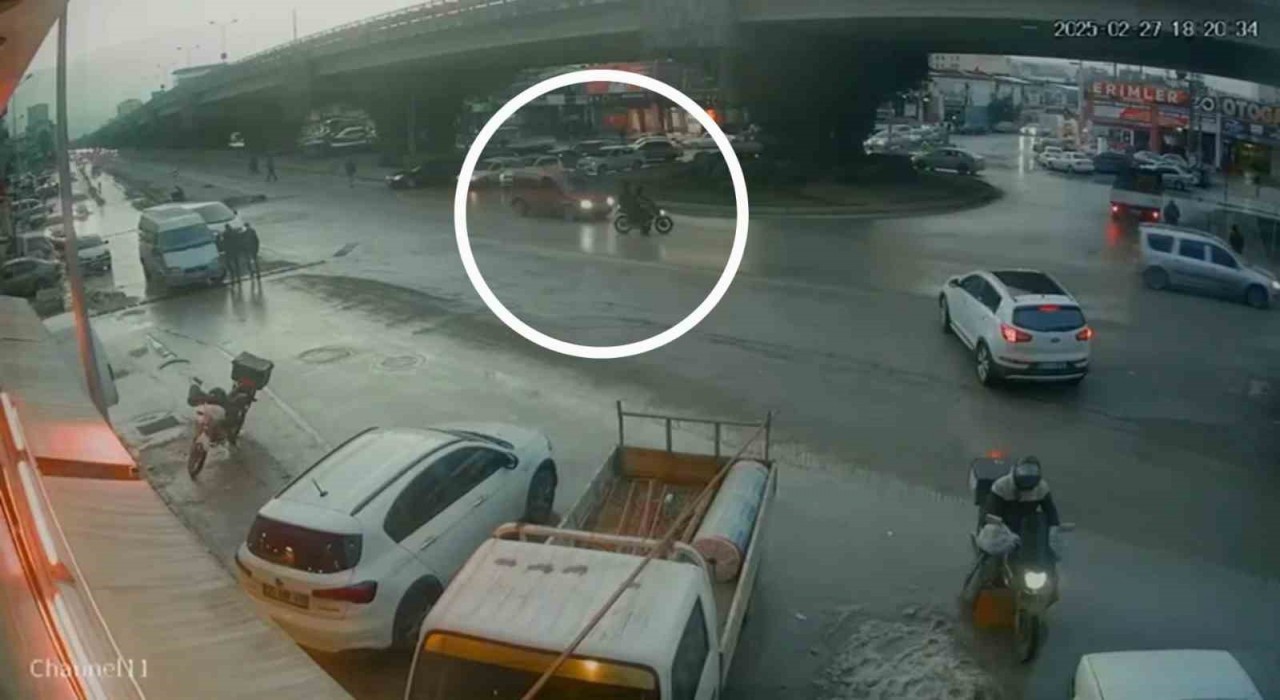 Samsunda 2 kişinin yaralandığı motosiklet kazası kamerada