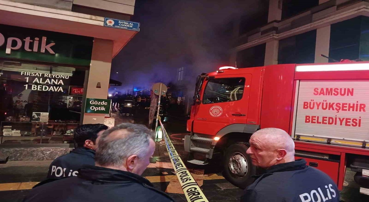 Samsunda çiçekçi dükkanında yangın