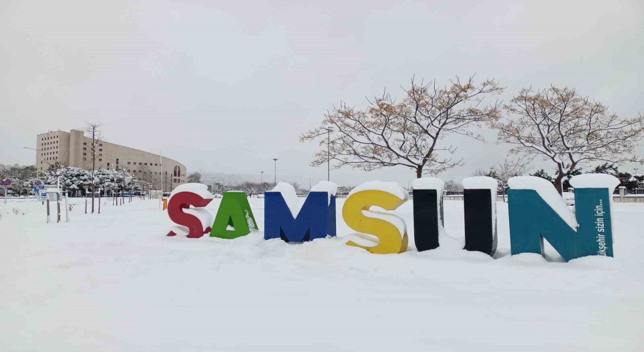 Samsunda kar nedeniyle 67 grup yolu kapandı: Ekipler sahada