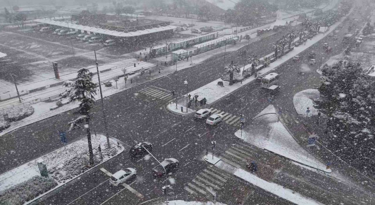Samsunda kara kış: 141 grup yolu ulaşıma kapandı