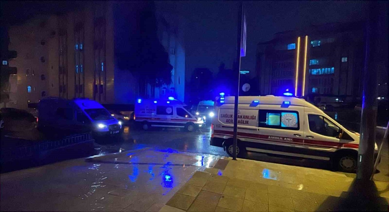 Şanlıurfada 33 kız öğrenci zehirlenme şüphesiyle hastaneye kaldırıldı