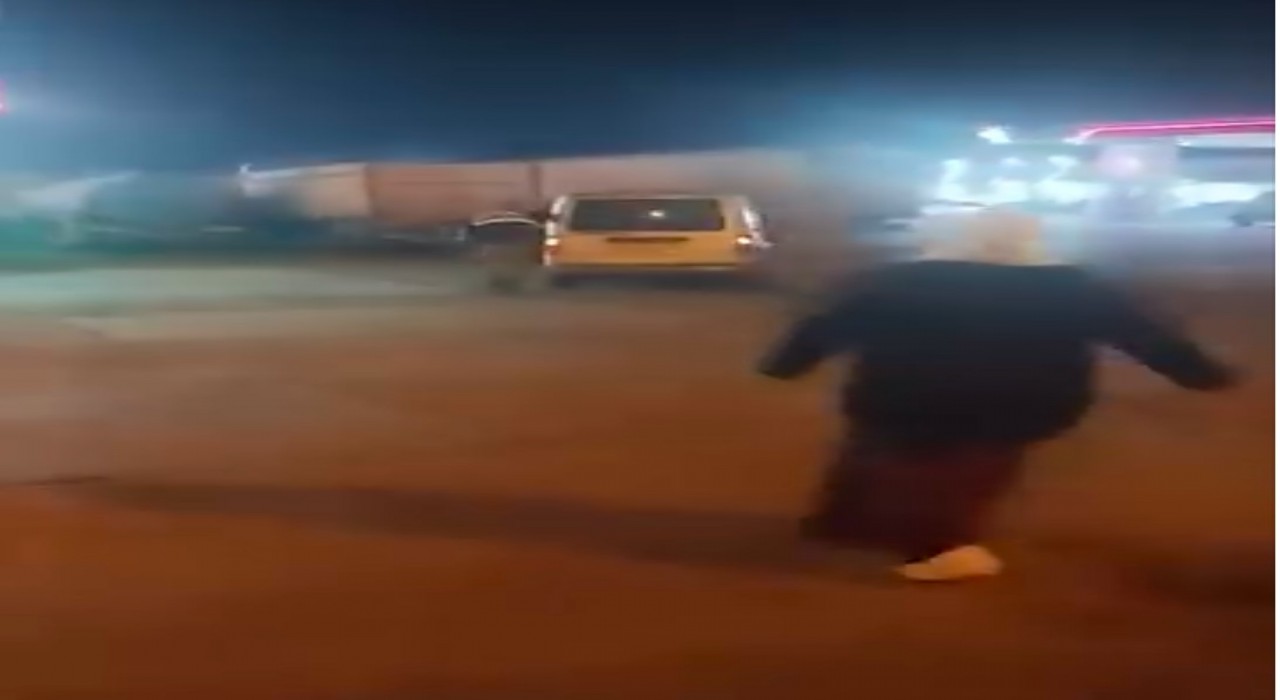 Şanlıurfada yolda kalan sürücünün yardımına jandarma koştu