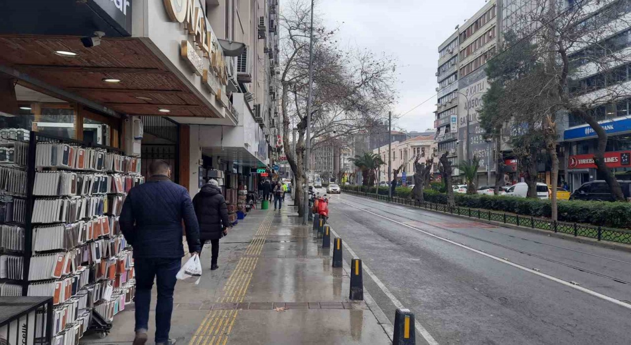 Santorinide 5,2 büyüklüğündeki deprem İzmiri salladı
