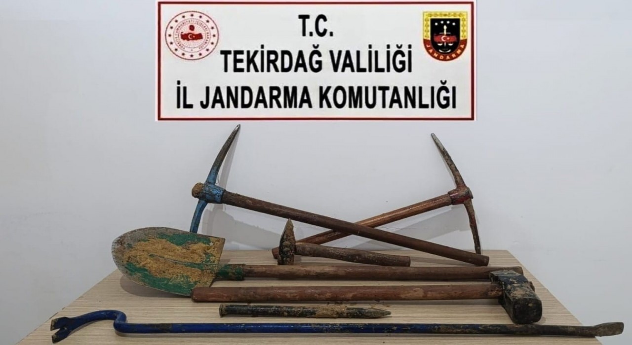 Sarayda kaçak kazı yapan 6 kişi suçüstü yakalandı
