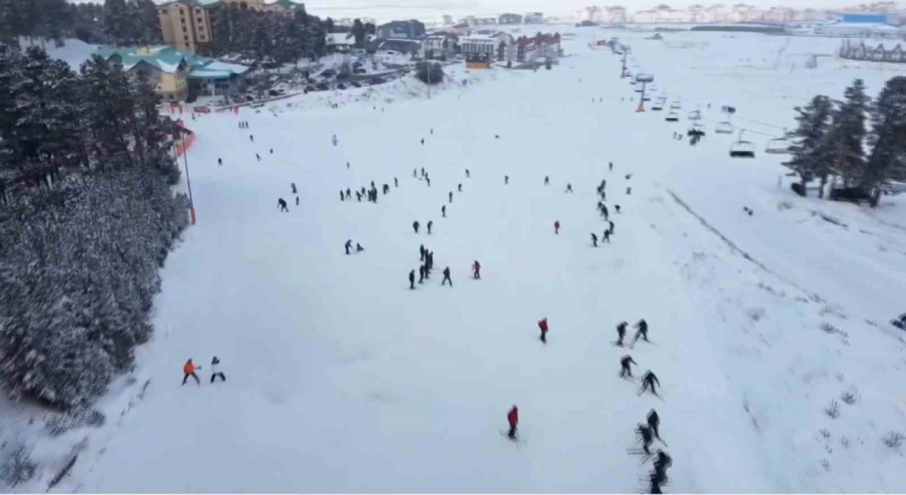 Sarıkamış kayak merkezi kayak tutkunlarını ağırlıyor